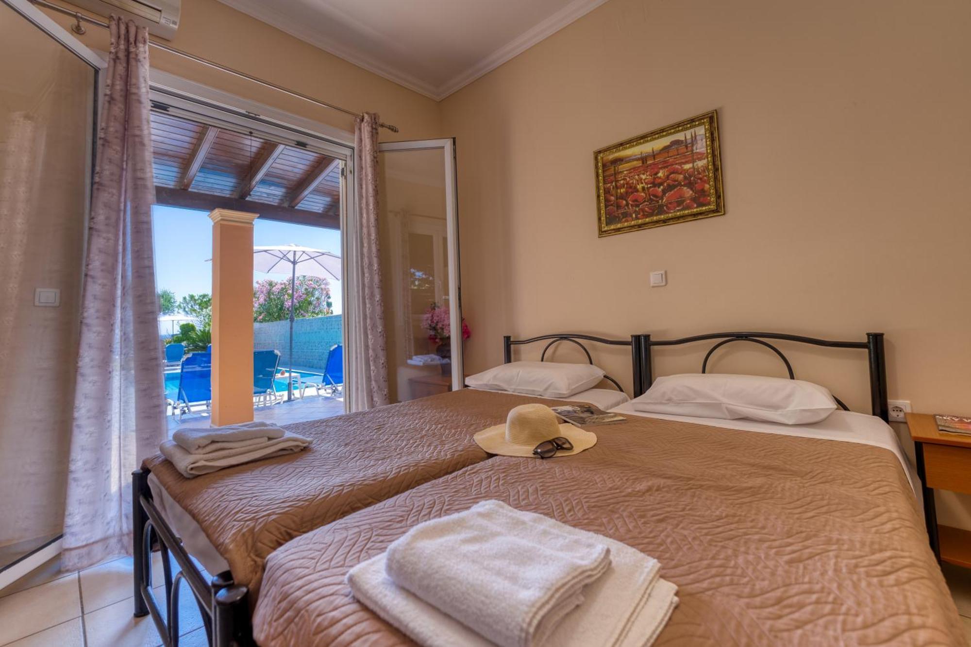 Villa Angela Agios Matthaios  Exterior photo