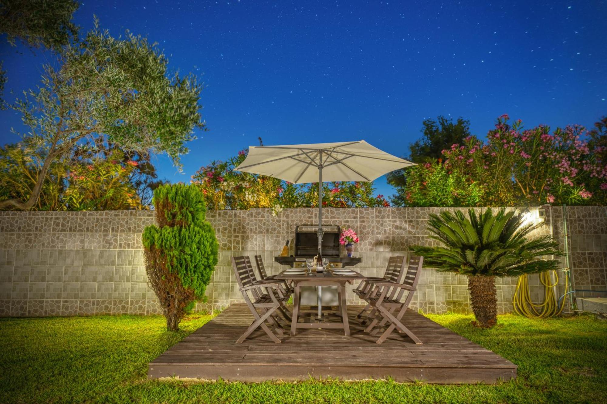 Villa Angela Agios Matthaios  Exterior photo